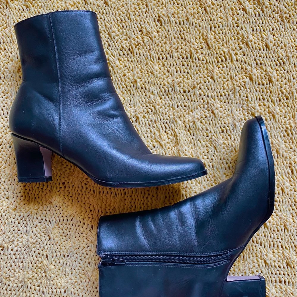 Little black and atypical heel boots 🖤